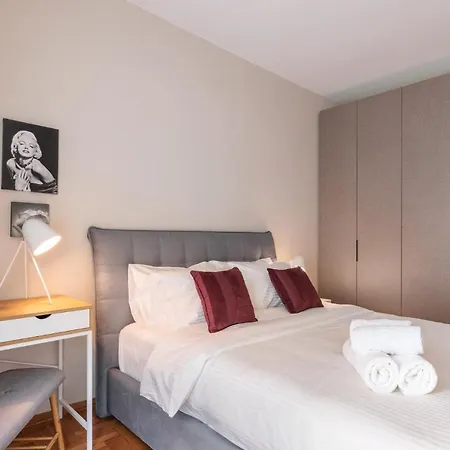 Macadamia - Agias Sofias Square #skgbnb Apartment